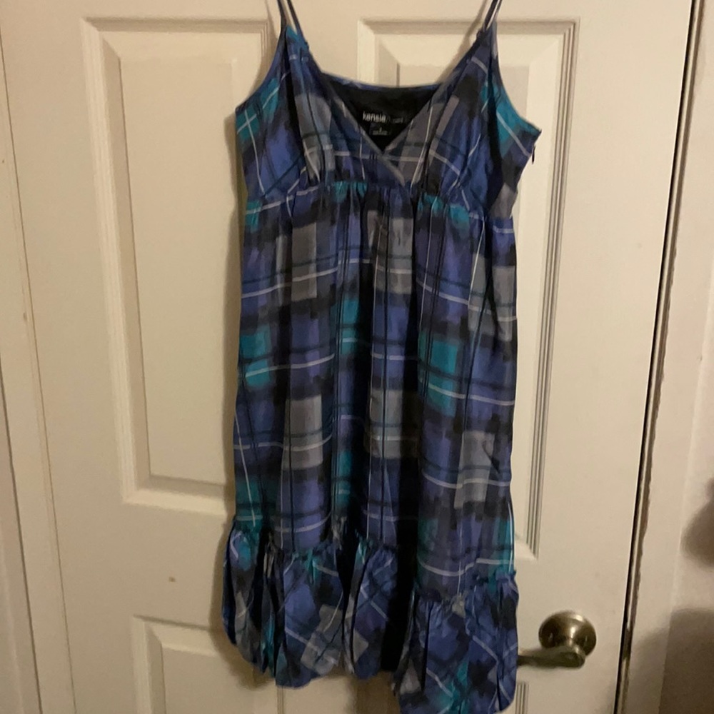 Kenzie Pretty 100% Silk Dress, Size 4, spaghetti strap shoulders.